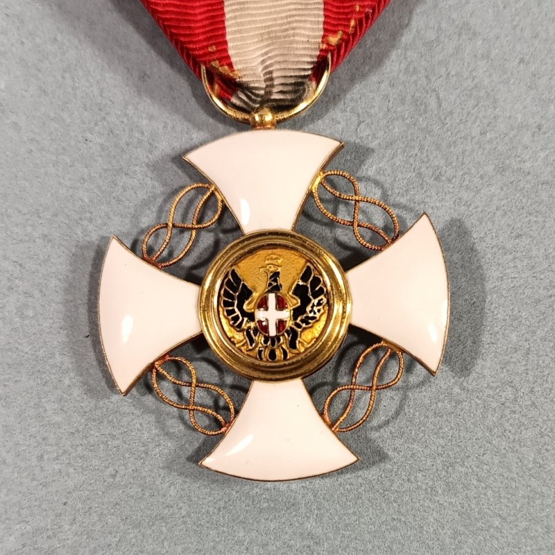 ITALIE MEDAILLE DE CHEVALIER DE L'ORDRE NATIONAL DE LA COURONNE ITALIENNE EN OR ITALIAN NATIONAL CROWN ORDER IN GOLD